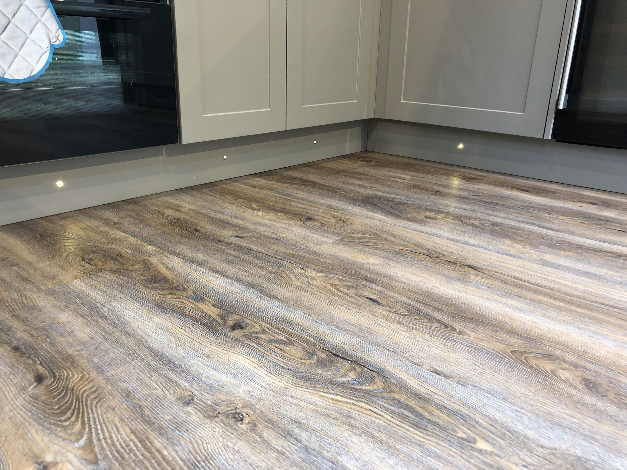 Luxury Vinyl vs Laminate Flooring: Which is better?