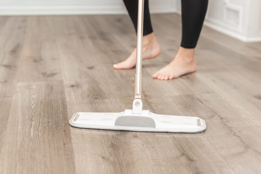 Declutter & Clean: How a Minimalist Cleaning Kit Can Replace 10 Products